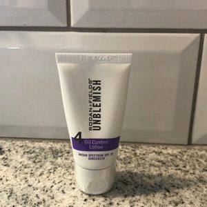 Rodan and fields unblemish oil control lotion.